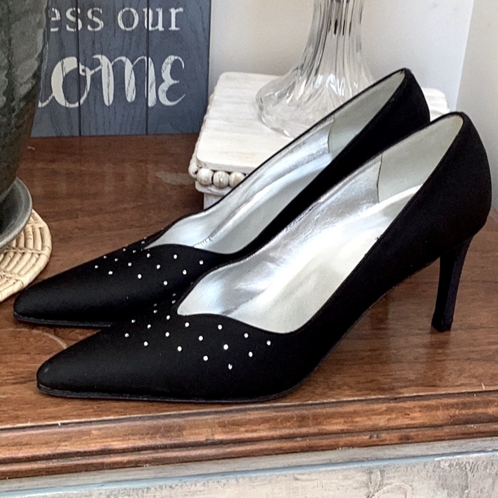 Rangoni made in Italy black pointed toe, embellished heels. Women’s size 9
